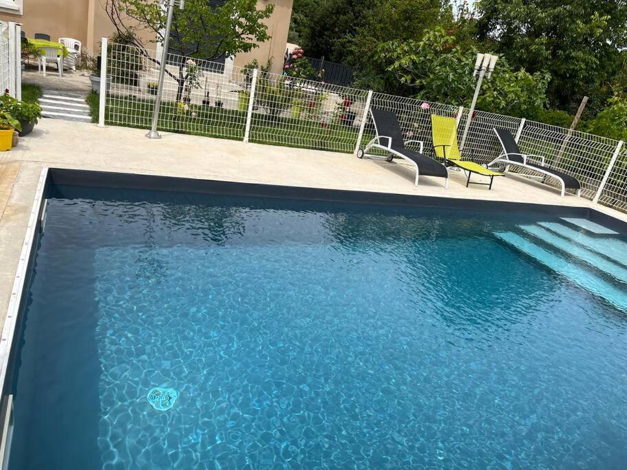 Villa Climatise Avec Piscine Et Jacuzzi Карпантра Экстерьер фото