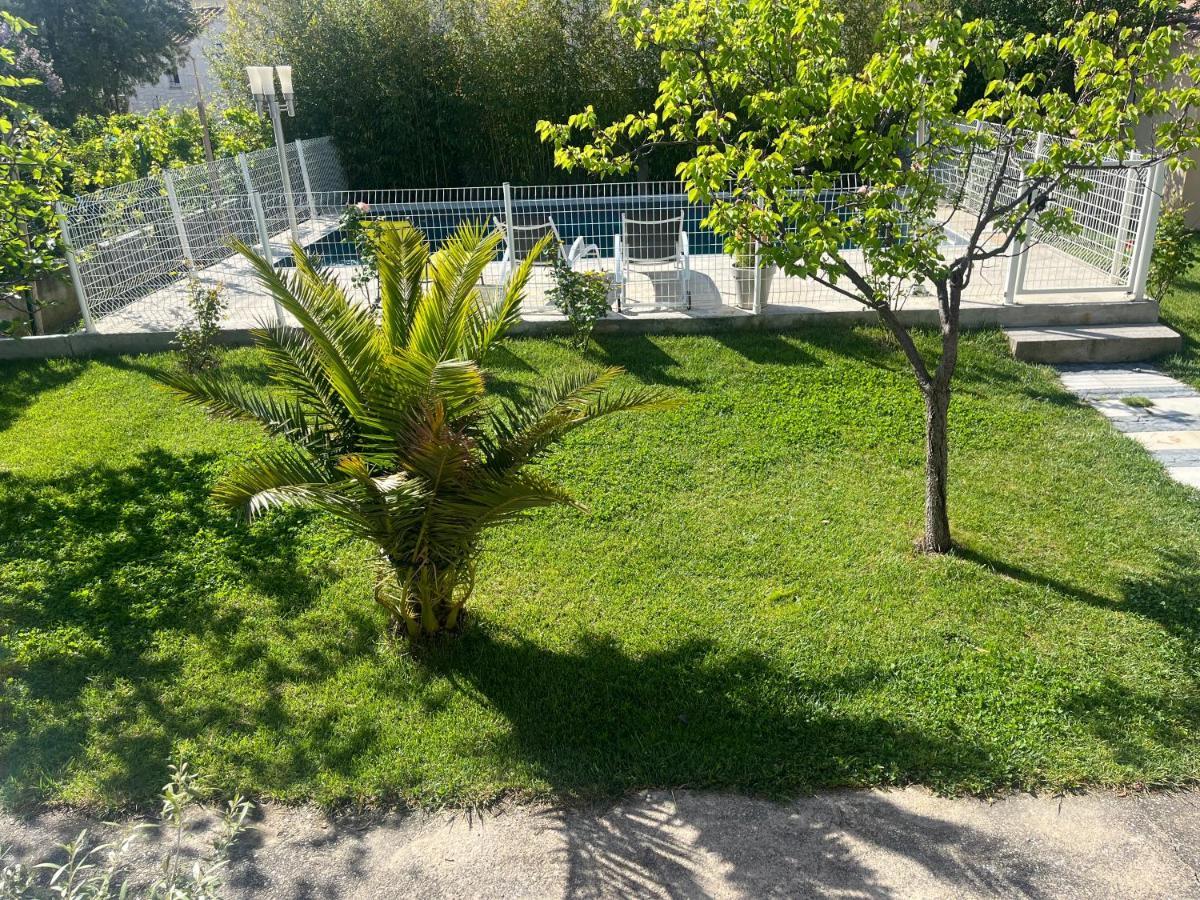 Villa Climatise Avec Piscine Et Jacuzzi Карпантра Экстерьер фото