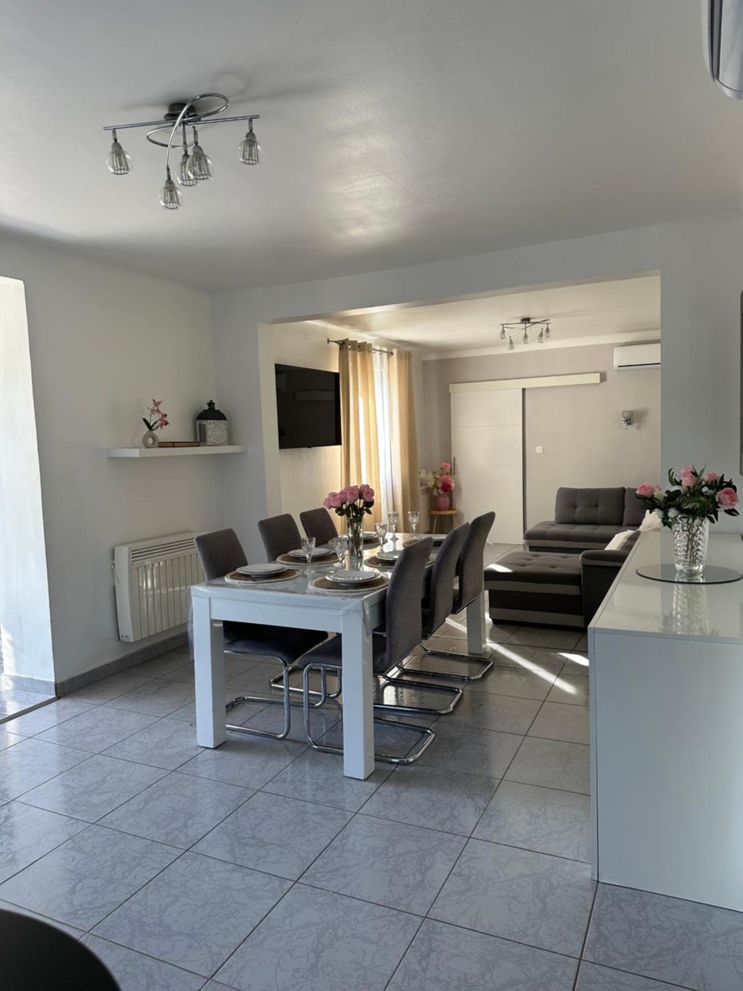 Villa Climatise Avec Piscine Et Jacuzzi Карпантра Экстерьер фото
