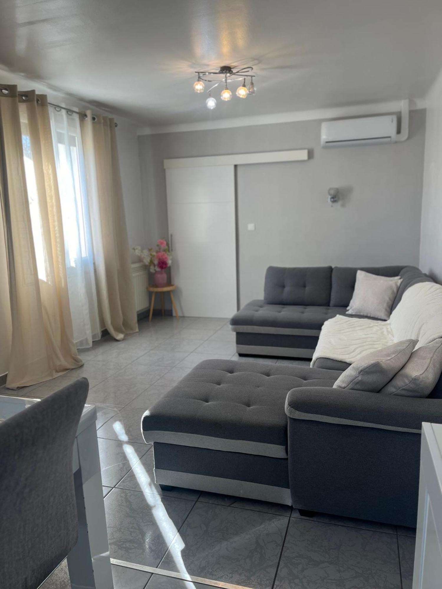 Villa Climatise Avec Piscine Et Jacuzzi Карпантра Экстерьер фото