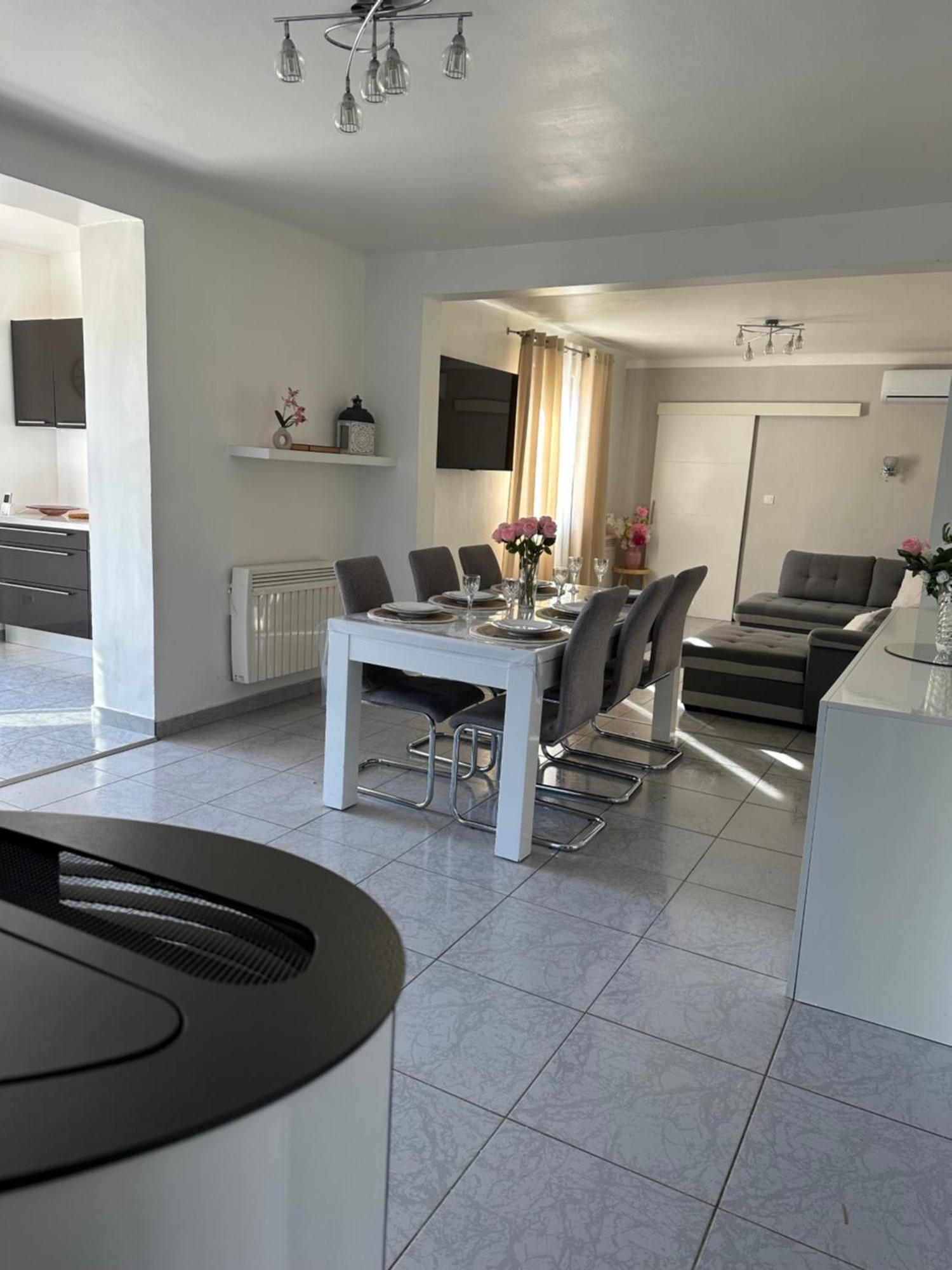 Villa Climatise Avec Piscine Et Jacuzzi Карпантра Экстерьер фото